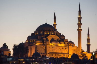 Gün batımında AIA Sofia