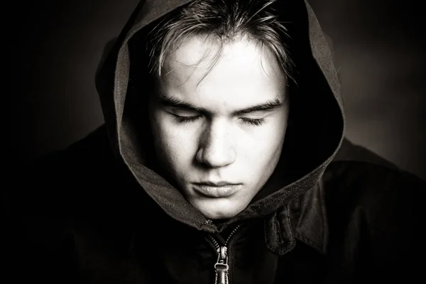 Black and white image of teen boy with eyes shut — Stock Photo, Image
