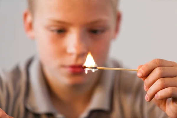 Boy playing with fire — Stock Photo, Image