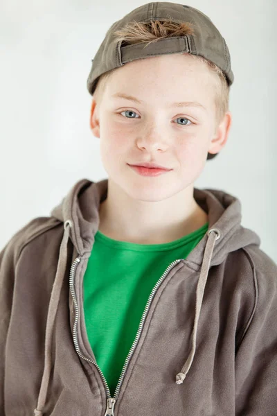 Retrato de un niño sonriente — Foto de Stock