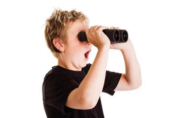 쌍안경을 보고 있는 소년 — 스톡 사진