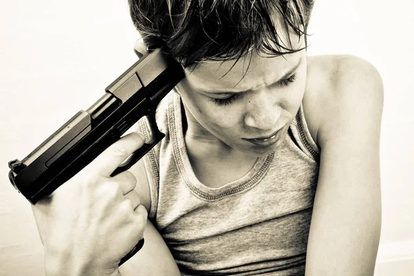Junge begeht Selbstmord — Stockfoto