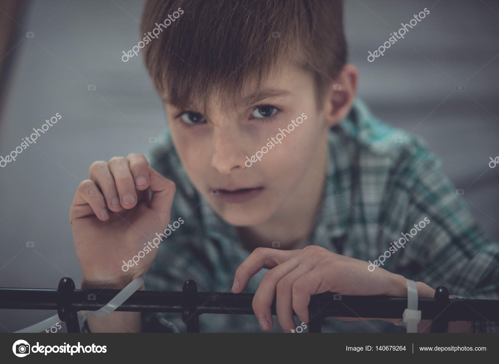 Junge Gefesselt Junge Gefesselt