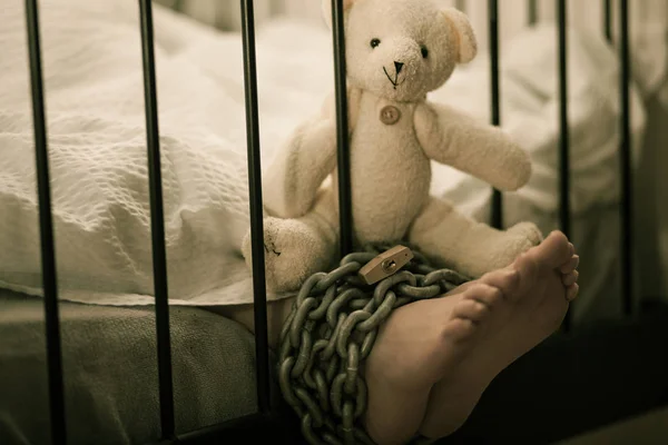 Ted Feet of a Sleeping Boy with Teddy Bear on Top — стоковое фото