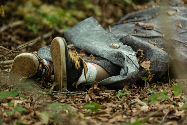 Dead boy legs on the ground — Stock Photo, Image