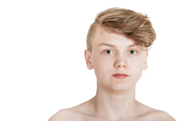 Knappe tiener met trendy kapsel — Stockfoto