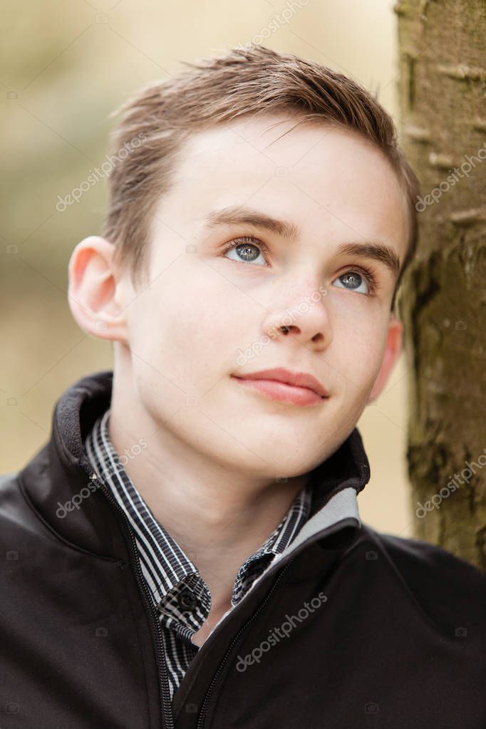 Single handsome boy smiles and looks upward — Stock Photo