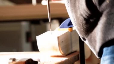 Eller marangoz kadar kapatın