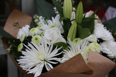 Beyaz buket krizantem lily