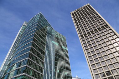 Modern gökdelenler mavi gökyüzü Vancouver