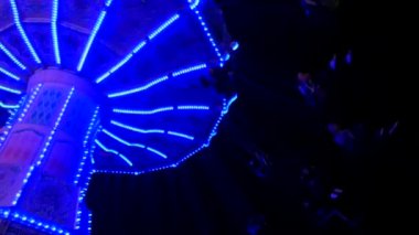 Zincir uçan hava karanlık sandalyeler