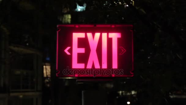 Biztonsági exit jel sötétség — Stock videók