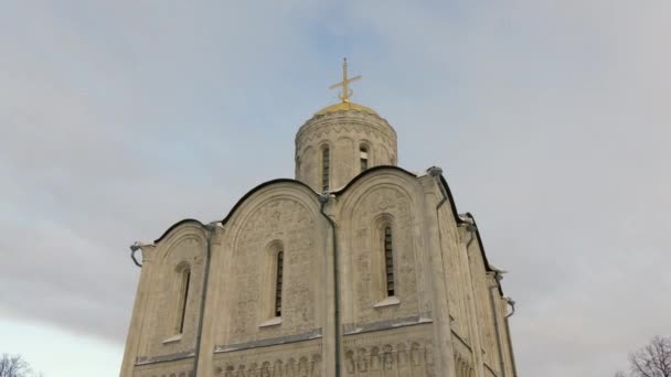 Наклонный старый православный собор Владимира Руси Январь 2017 — стоковое видео