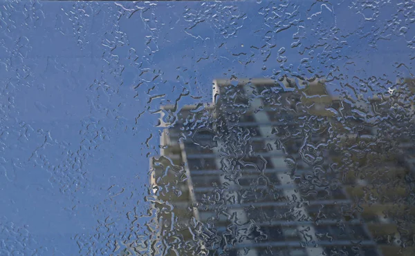 現代的な摩天楼 buildingthrough 水プリズム — ストック写真