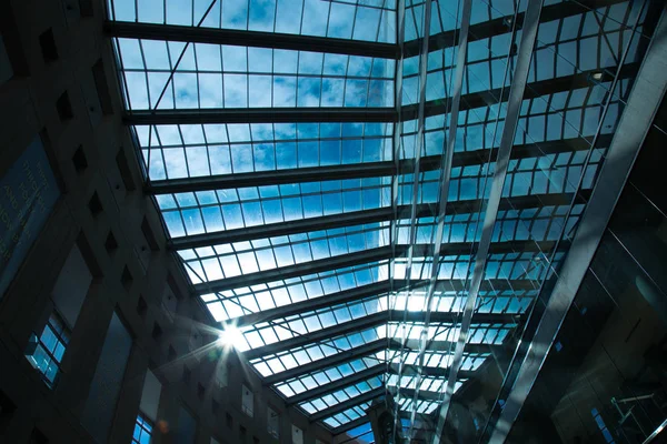 Bulutlar güzel çatı tasarımı mavi gökyüzü