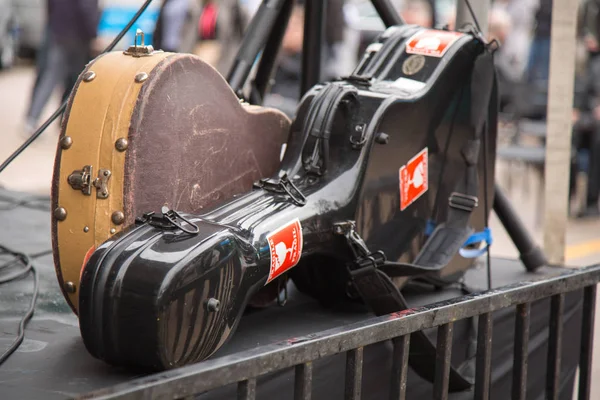 Gitar zor vakaları stciker kırılgan sokak konseri — Stok fotoğraf