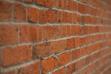 Yaşlı tuğla duvar çapraz