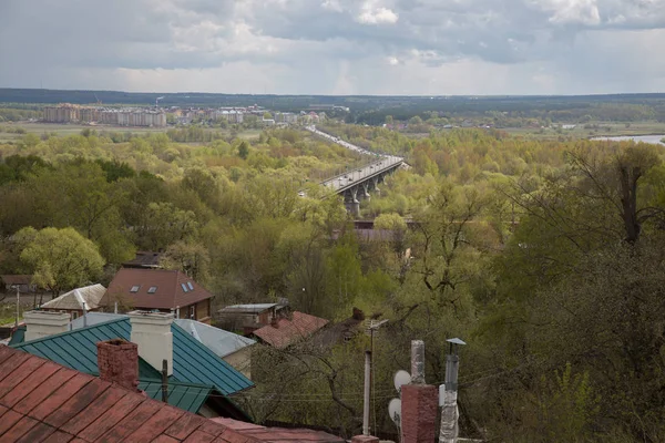 Ländliche Landschaft Dächer Brücke Verkehr — Stockfoto