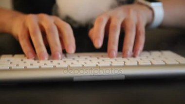 Geç duman klavye üzerinde çalışma kavramı