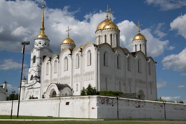 Vecchia cattedrale di pietra bianca ortodossa Anello d'oro Vladimir — Foto Stock