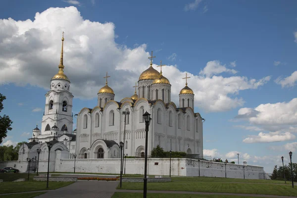 Russo Ascensione cattedrale estate cielo blu Vladimir — Foto Stock