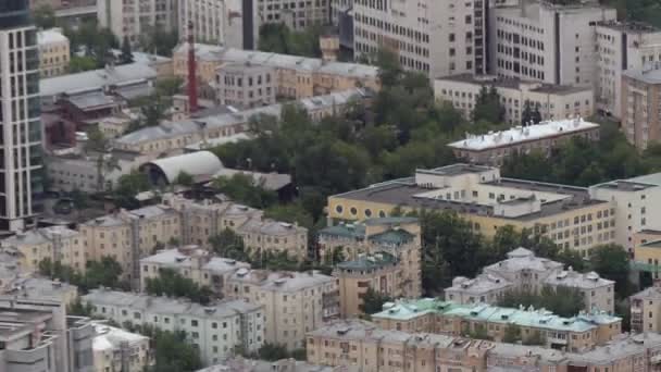 Luchtfoto Moskou uitzoomen — Stockvideo