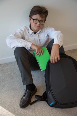 Çocuk resmi kıyafet packback motivasyon eksik