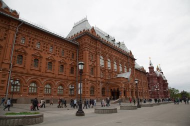 Kırmızı kare Moskova tarihi Müzesi dış düşük açı