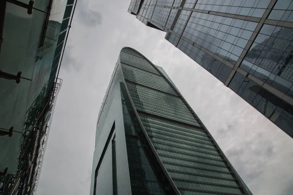 Futuriste verre gratte-ciel bâtiments quartier des affaires Moscou Russie — Photo