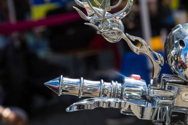 Motosiklet kolu güneş reflactions arka plan bakış