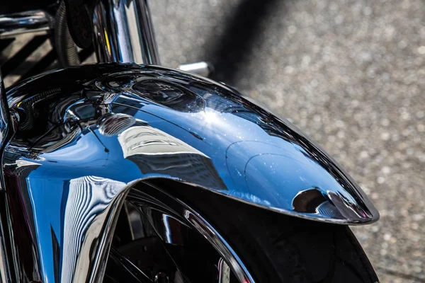 Detail clean shiny mudguard motorbike closeup — Stock Photo, Image