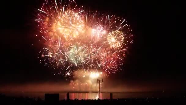Fuochi d'artificio colorati riva dell'oceano Vancouver — Video Stock