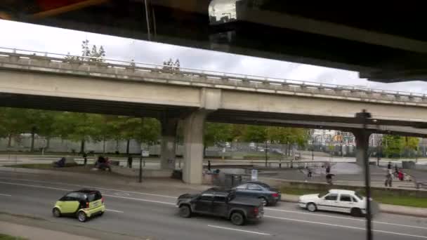 Vancouver torres ciudad tráfico por carretera — Vídeo de stock