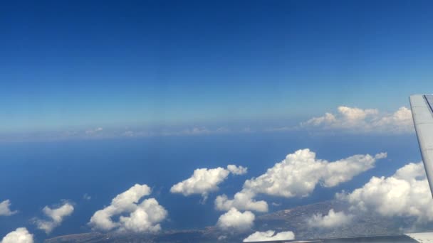 Aerea giornata di sole blu oceano volo paradiso destinazione — Video Stock