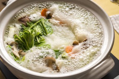 Lezzetli turpla pişirilmiş sıcak tencere.