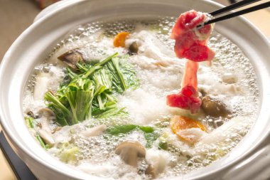 Lezzetli turpla pişirilmiş sıcak tencere.