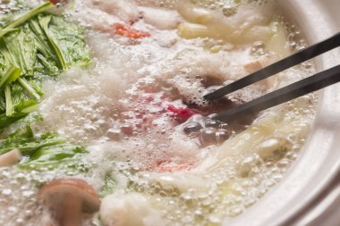 Lezzetli turpla pişirilmiş sıcak tencere.