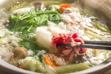 Lezzetli turpla pişirilmiş sıcak tencere.