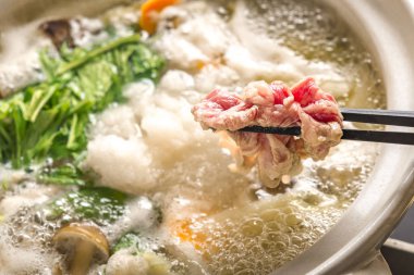 Lezzetli turpla pişirilmiş sıcak tencere.