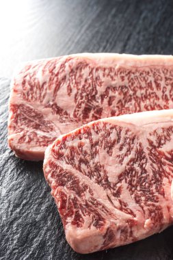 Taze ve lezzetli çiğ et.