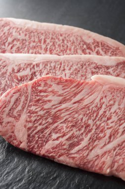 Taze ve lezzetli çiğ et.