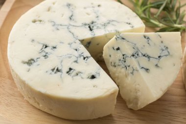 Türlü lezzetli mavi peynir.