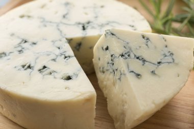 Türlü lezzetli mavi peynir.