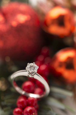 Güzel parlak elmas alyans