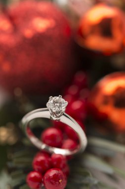 Güzel parlak elmas alyans