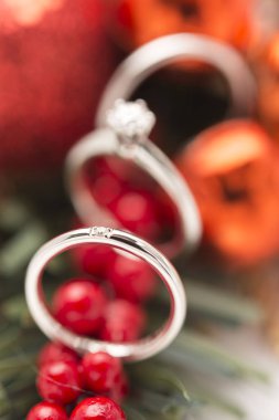 Güzel parlak elmas alyans