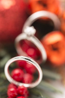 Güzel parlak elmas alyans