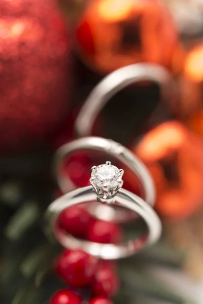 Прекрасное бриллиантовое обручальное кольцо — стоковое фото
