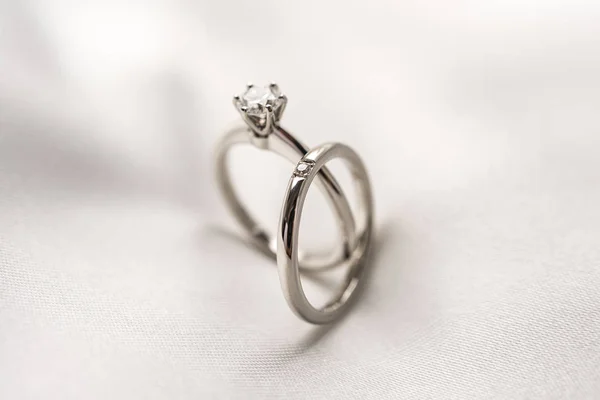 Belle bague de mariage diamant brillant — Photo