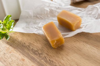 Taze süt ile yapılan karamel